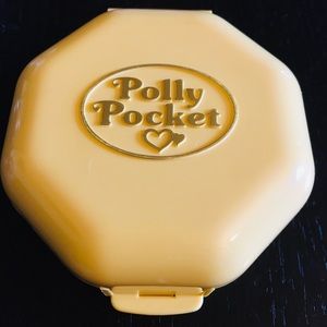 Rare Find- 1990 Poly Pocket Hairdressing Salon